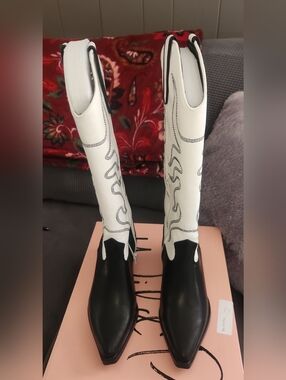 Wild Pair Women's Two-Tone Pointed-Toe Mid-Calf Boots - White & Black Never Worn